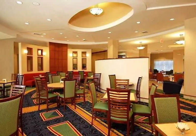 Springhill Suites Orlando Airport 3*,