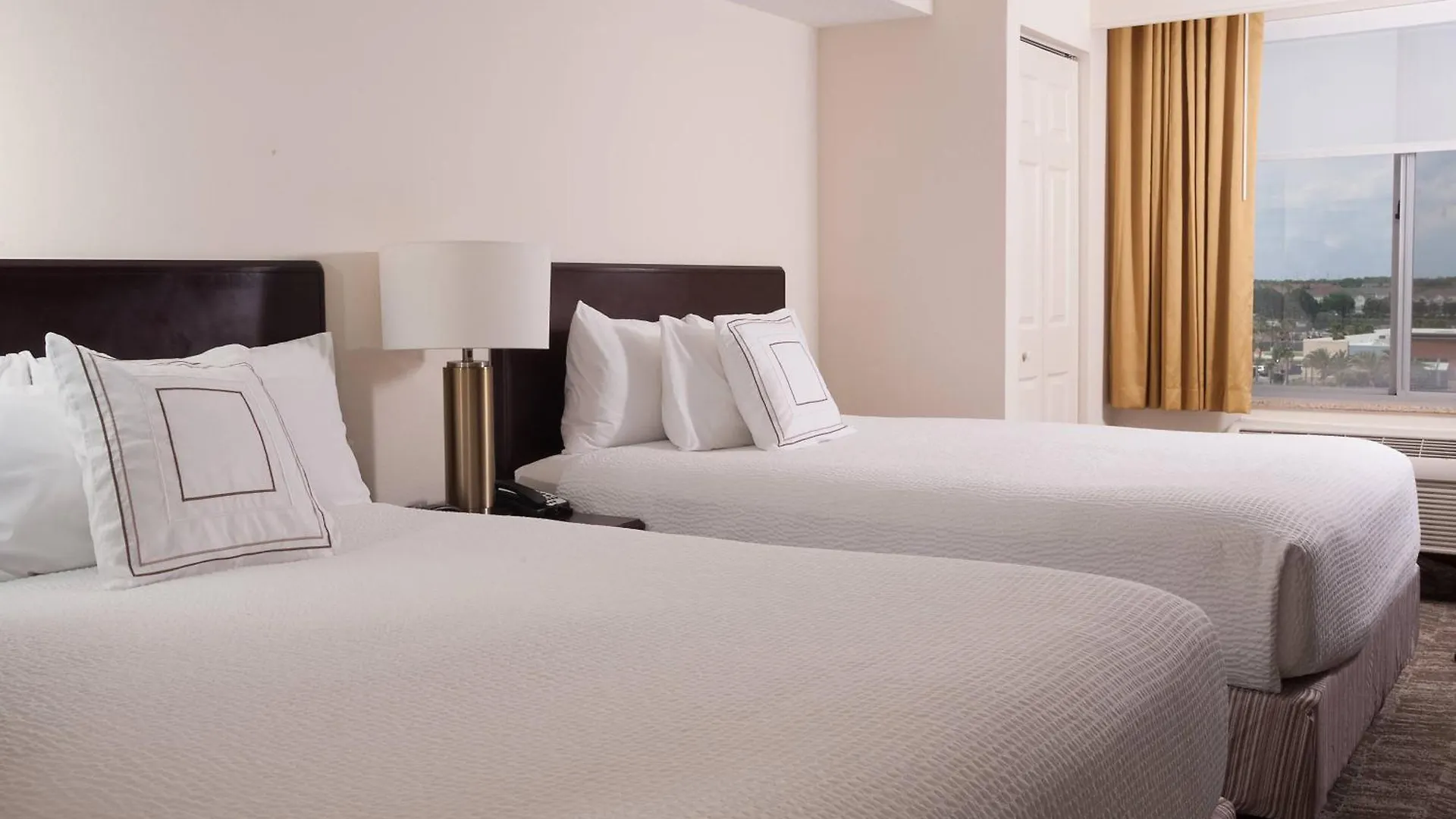 SpringHill Suites Orlando Airport 3*,